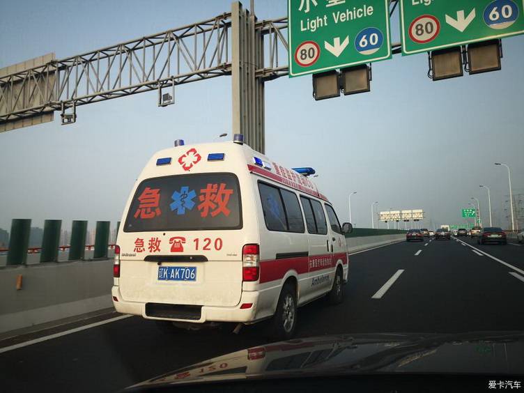 租赁温州私人救护车联系电话